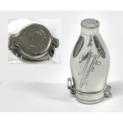 SLM 58105 - Flaskformad spottkopp av vitmetall för tuberkulospatienter, från Sundby sjukhus
