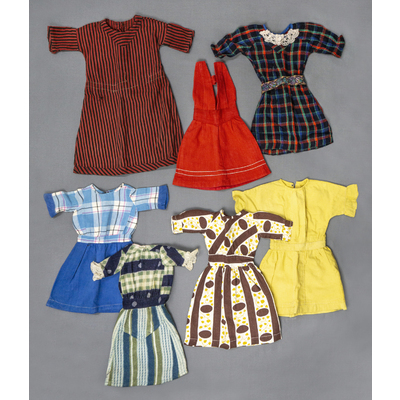 SLM 39371 1-7 - Dockkläder, klänningar som har tillhört Margit Dahlgren (1918-2005)