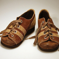 SLM 33889 - Barnskor av läder från 1970-talet