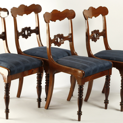 SLM 8486 1-4 - Fyra stolar med skuren dekor, tillverkade av mahogny, senempire