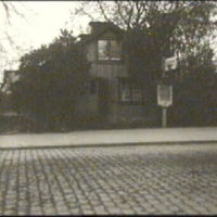 SLM X208-78 - Engbloms gård och Teatertorget i Nyköping, omkring 1920.