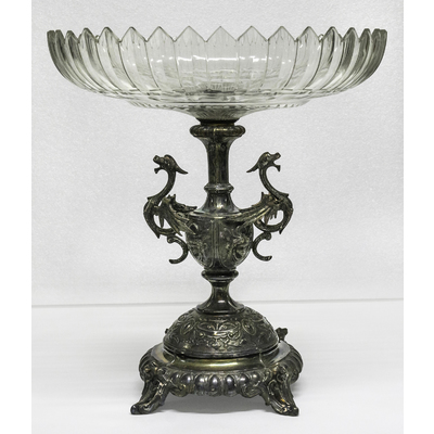 SLM 12301 - Fruktskål av slipat glas på en rikt dekorerad fot av vitmetall, 1800-talets senare del