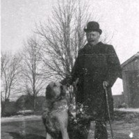 SLM M034151 - Stadsläkaren Ivar Brandberg med sin hund.