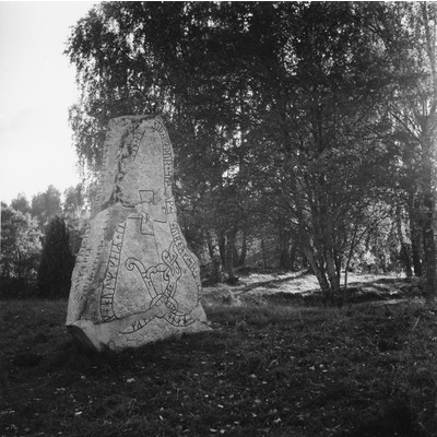 SLM M025630 - Runsten Sö 318 i Helgesta socken, 1954