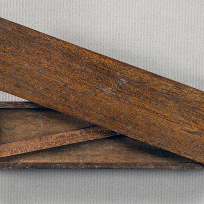 SLM 12122 - Pennskrin av trä, med vridlock