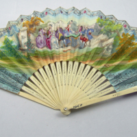 SLM 11759 3 - Solfjäder med ställ av utsirat ben och blad av målat papper, centralt motiv med människor i rokoko