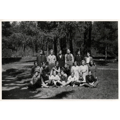 SLM P2020-0717 - Klassfoto, Solbacka Läroverk, ca 1940-tal