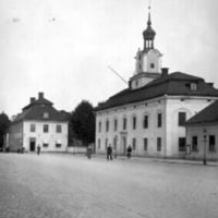 SLM X219-78 - Rådhuset och Bernhardtska huset i Nyköping omkring år 1920