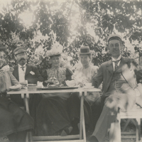 SLM P11-6294 - Anna, Otto, Sigrid, Elin och Per Almgren år 1898