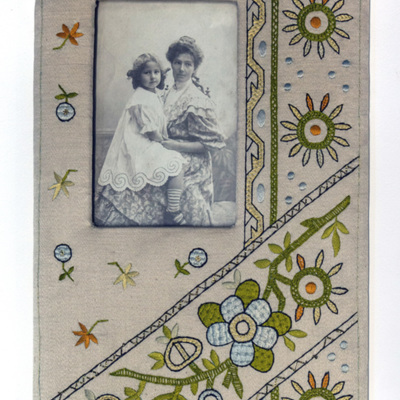 SLM 10666 1-2 - Ellen Gyllencreutz med dotter Christina fem år, 1908