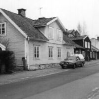 SLM S2-90-26 - Slottsträdgårdsgatan, Mariefred, 1990