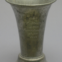 SLM 36508 2 - Pokal av tenn, första pris i skidtävlan 1942