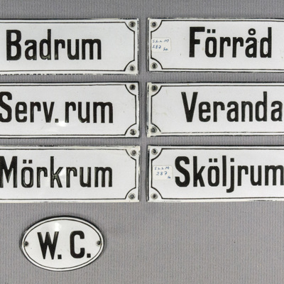 SLM 37565 1-7 - Emaljerade skyltar från Mälarsjukhuset i Eskilstuna