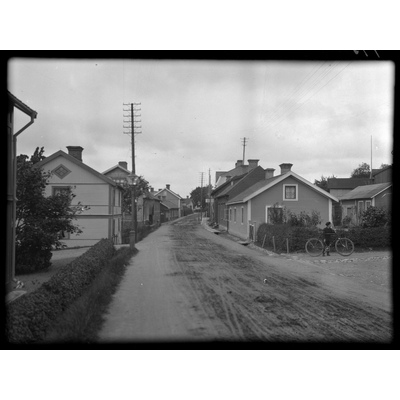 SLM X228-84 - Landsvägsgatan i Malmköping, 1916