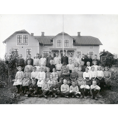 SLM P2019-0409 - Folkskolan i Jönåker cirka 1910