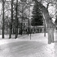 SLM Ö347 - Trädgårdsmuren vid Ökna säteri i Floda socken, vintertid