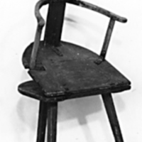 SLM 2620 - Matstol/bordsstol från Edesta i Vårdinge socken