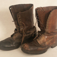 SLM 26979 - Herrkängor av brunt läder tillhörande Johan Karlsson