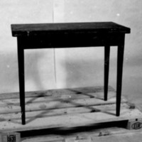SLM 13036 - Ådermålat bord med dubbel vikbar skiva