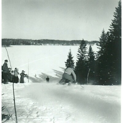 SLM P2020-0606 1, 7, 9, 13, 19, 20 - Vintersportsaktiviteter på Solbacka Läroverk, 1950-tal