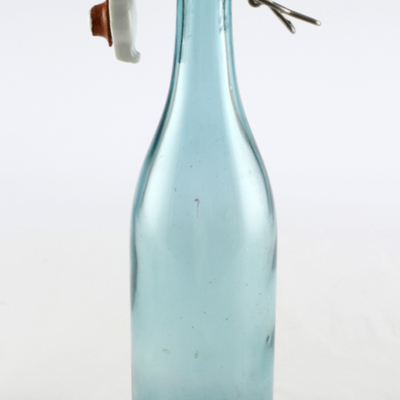 SLM 26814 - Flaska av blågrönt glas och patentkork