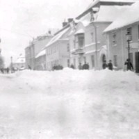 SLM M033702 - Västra Storgatan 24-32 i Nyköping, vinterbild med snö år 1912