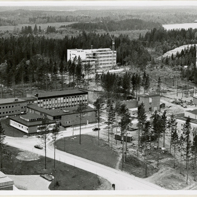 SLM P11-3595 - Vy från reaktor R2:s tak, Studsviks forskningsanläggning, på 1960-talet