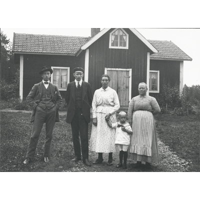 SLM SEM_Dg1051 - Familjen Knut Ährlund på besök ca 1920