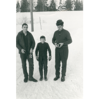 SLM P2018-0213 - Matti, Jorma och Väinö år 1966