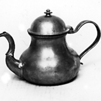 SLM 187 - Kaffekanna av tenn från 1772