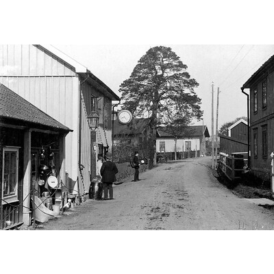SLM M028813 - Landsvägsgatan i Malmköping cirka 1890