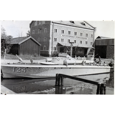 SLM P2019-0382 - Torpedbåt T24 i Nyköping ca 1949-1952
