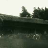 SLM X1327-80 - Ladugård med svalgång vid Stavtorp i Åker socken, Strängnäs, 1922