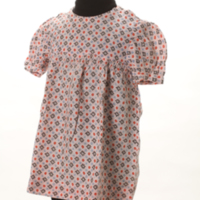 SLM 36662 - Barnklänning av blommigt bomullstyg, 1940-tal