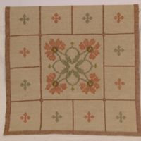 SLM 31922 - Duk av linne med mönster av invävt ullgarn, teknik från Handarbetets vänner