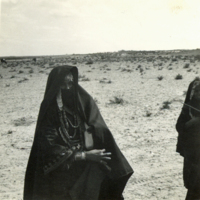 SLM P2013-1684 - Beduinkvinna från ökenlevande nomadfolk i Egypten