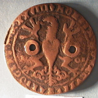 SLM 16023 - Mynt, 1 öre kopparmynt 1628, Gustav II Adolf, borrade hål mellan vingar och ben