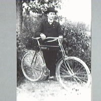 SLM M001805 - Emil Nahlbom med cykel