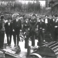 SLM X1941-78 - Män vid en vattenkvarn
