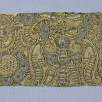 SLM 23767 - Rektangulärt linnetyg, täckt med broderier i olika metalltrådar, 1600-tal