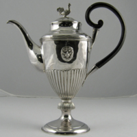 SLM 10492 - Kaffekanna av silver, maskaron med lejon, empire