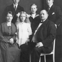 SLM RR165-98-3 - Familjen Hellsing ca 1910