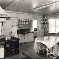 SLM P12-647 - Ånga gård, gamla köket med köksan, fröken Andersson