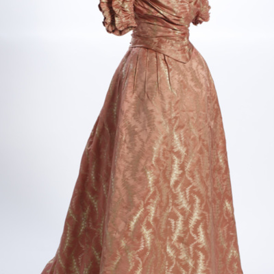 SLM 10636 1-6 - Klänning av rosa brokadvävt siden, sent 1800-tal