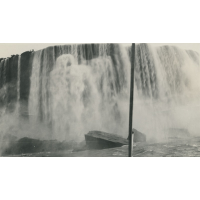 SLM P2022-1219 - Niagarafallen underifrån