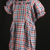 SLM 36657 - Barnklänning av rutigt bomullstyg, 1900-talets mitt