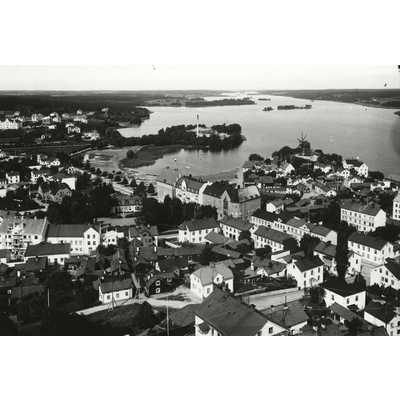 SLM SEM_Fg398 - Utsikt från domkyrkotornet i Strängnäs mot Västerviken