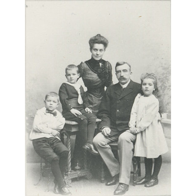 SLM R234-85-5 - Familjen Gripenstedt omkring år 1900