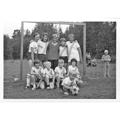 SLM P2017-0581 - Fotbollslaget FIK på Fredön, troligen 1960-tal