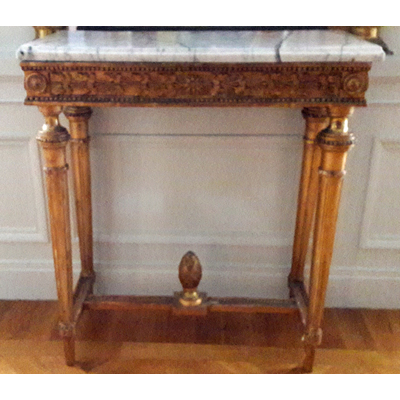 SLM 7138 - Gustavianskt litet bord med förgyllt trä och marmorskiva